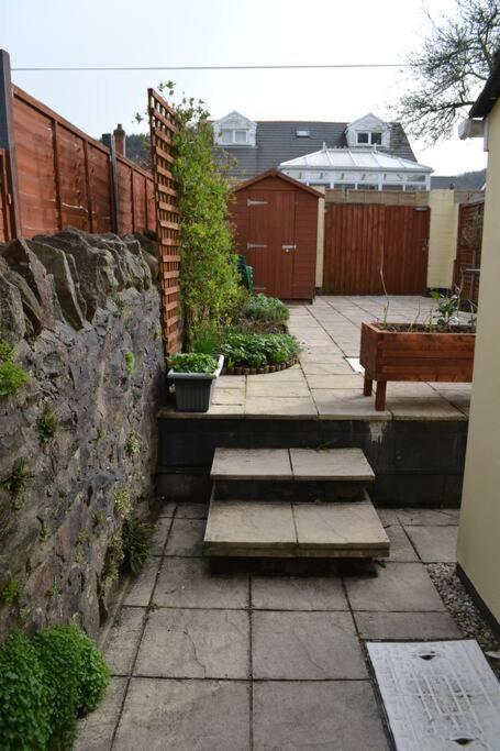 Entire 3 Bedroom House Near Caerphilly Station Kültér fotó